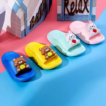 Детские тапочки из ПВХ, Милая домашняя обувь с мультяшным медведем для малышей, летние пляжные вьетнамки с мягкой нескользящей подошвой, повседневные детские тапочки